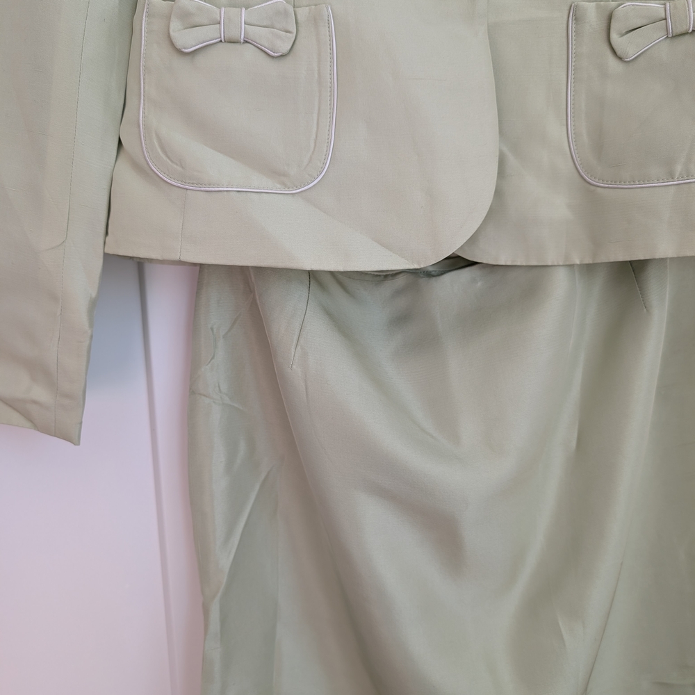 Luxury Tahari 100% Silk Elegant Women's Green Skirt Suit Set Size 4 - Picture 2 of 11